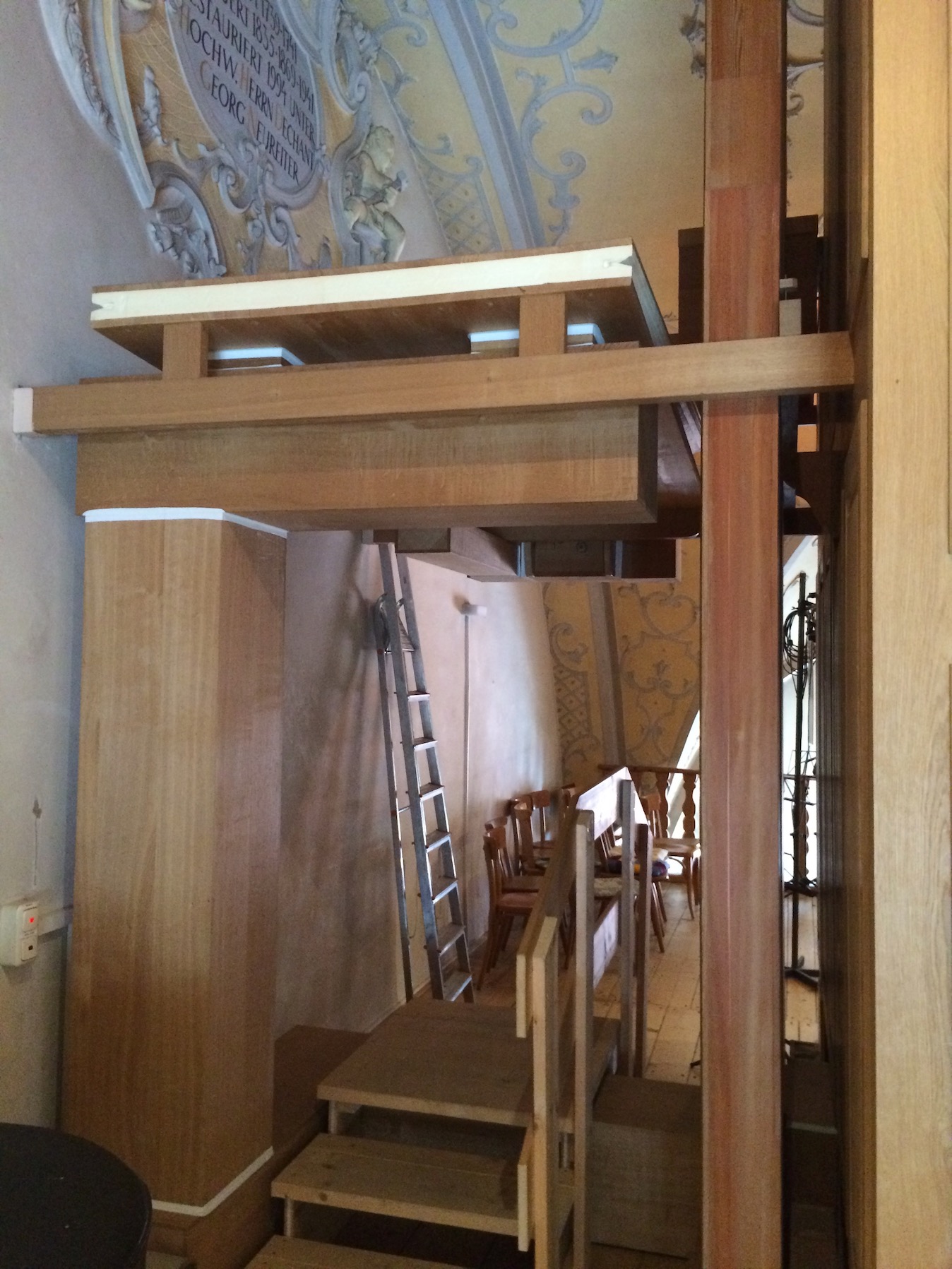 Keilbalg hinter der Orgel