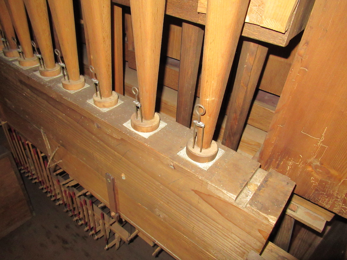 Posaune im Pedal - man beachte die Stimmvorrichtung