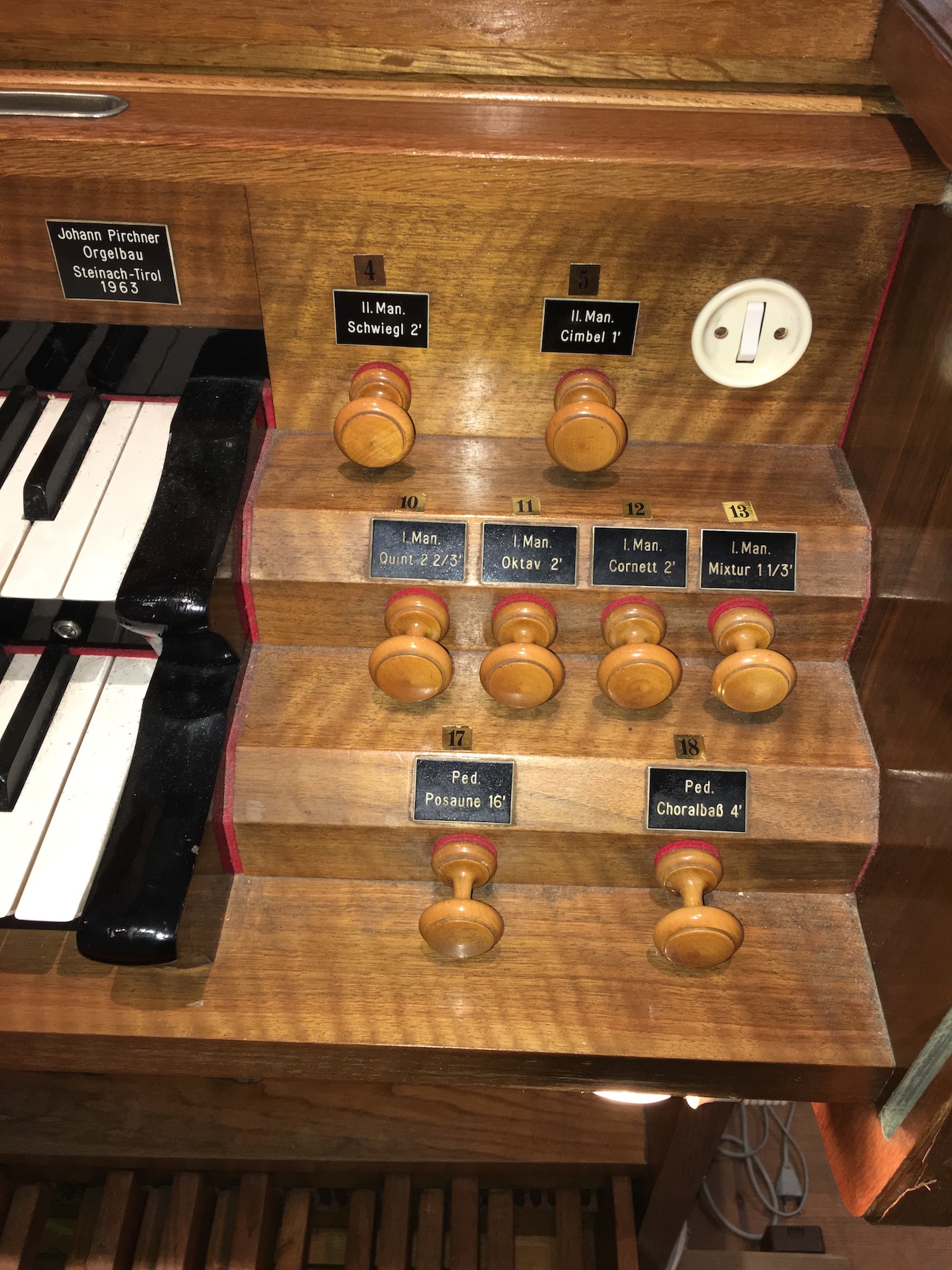 Registerzüge rechts