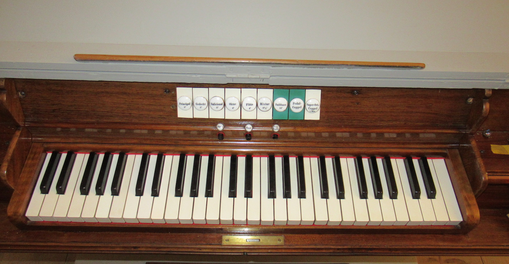 Klaviatur und Registerschalter