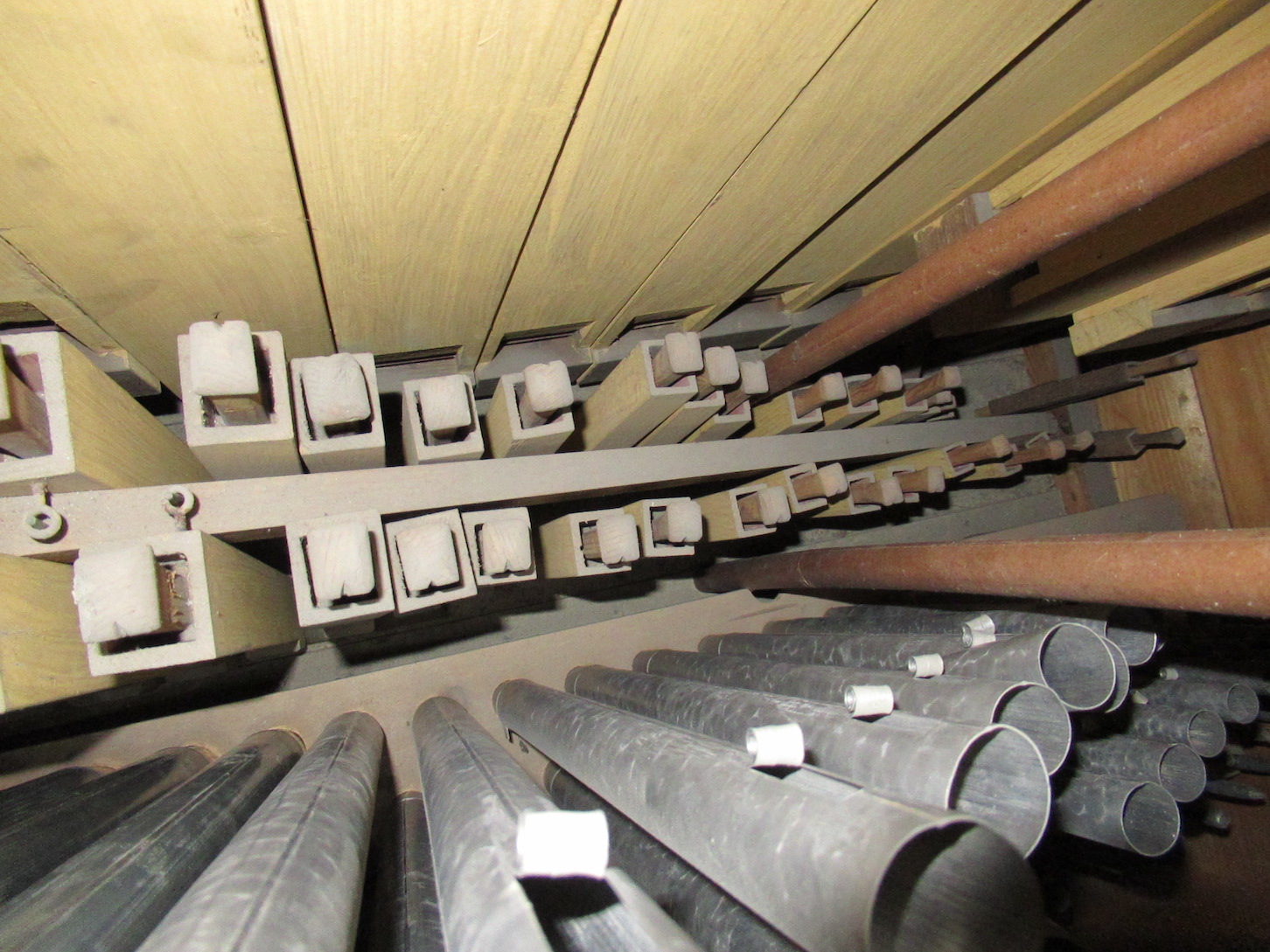 Principal 8' & Gedeckt 8', dahinter Subbass