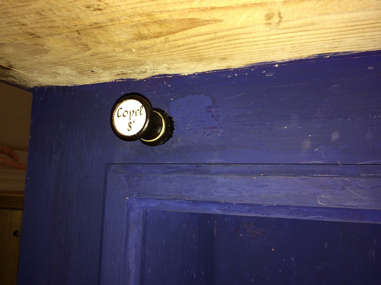 Registerzug Copel 8' unter der Klaviatur