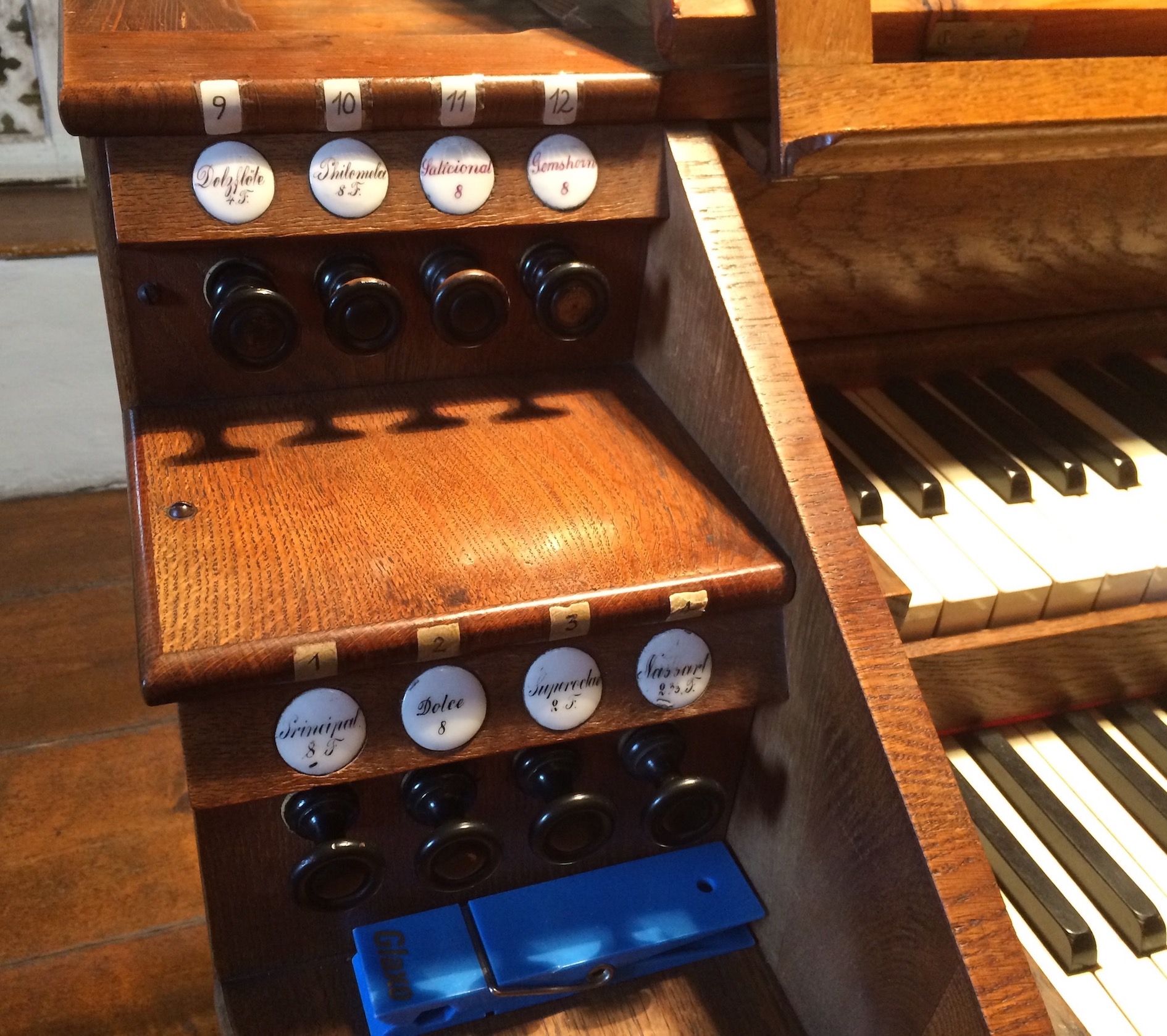 Nonnberg, Chororgel, Staffelei links