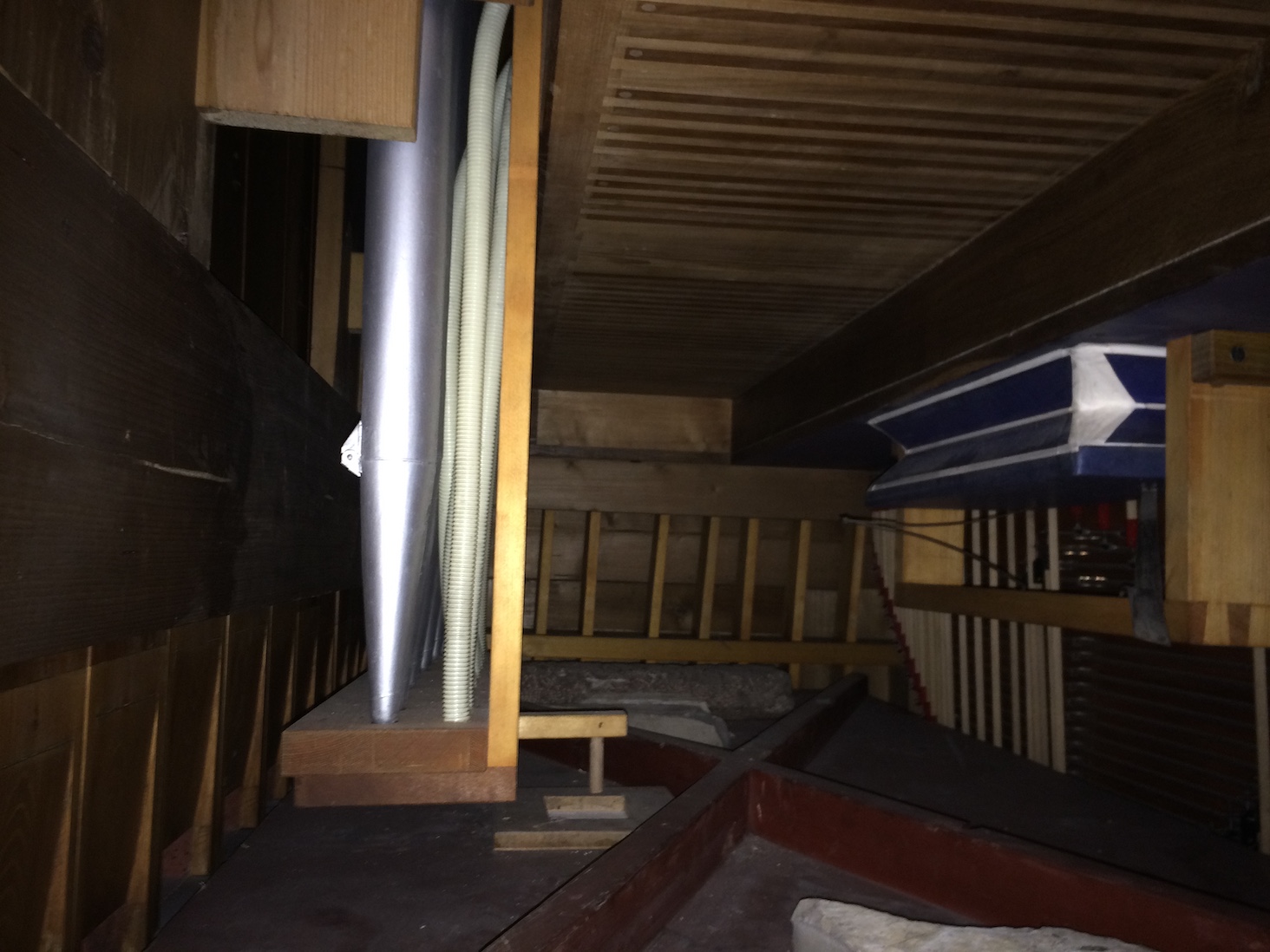 Abgeführte Salicionalpfeifen im Unterbau