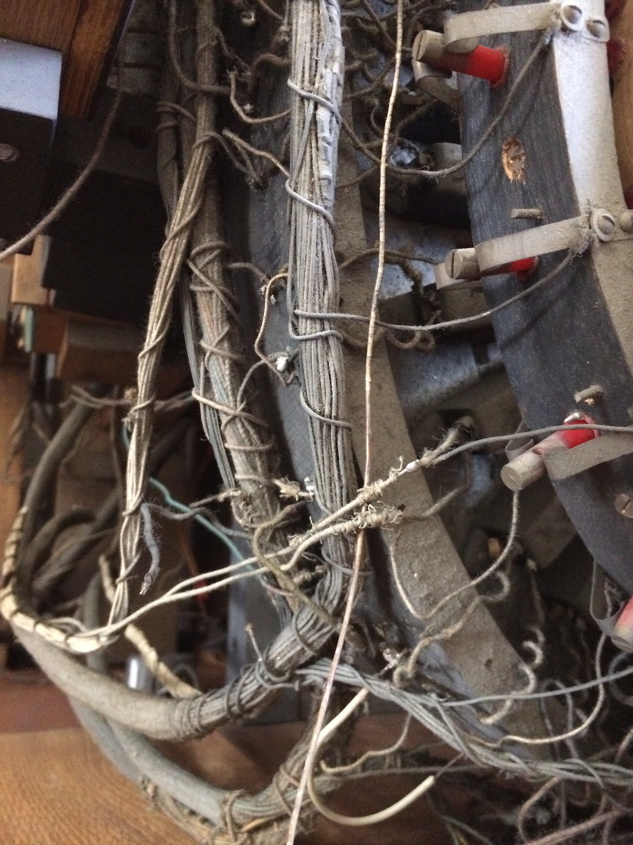 Spieltischelektrik vor der Restaurierung