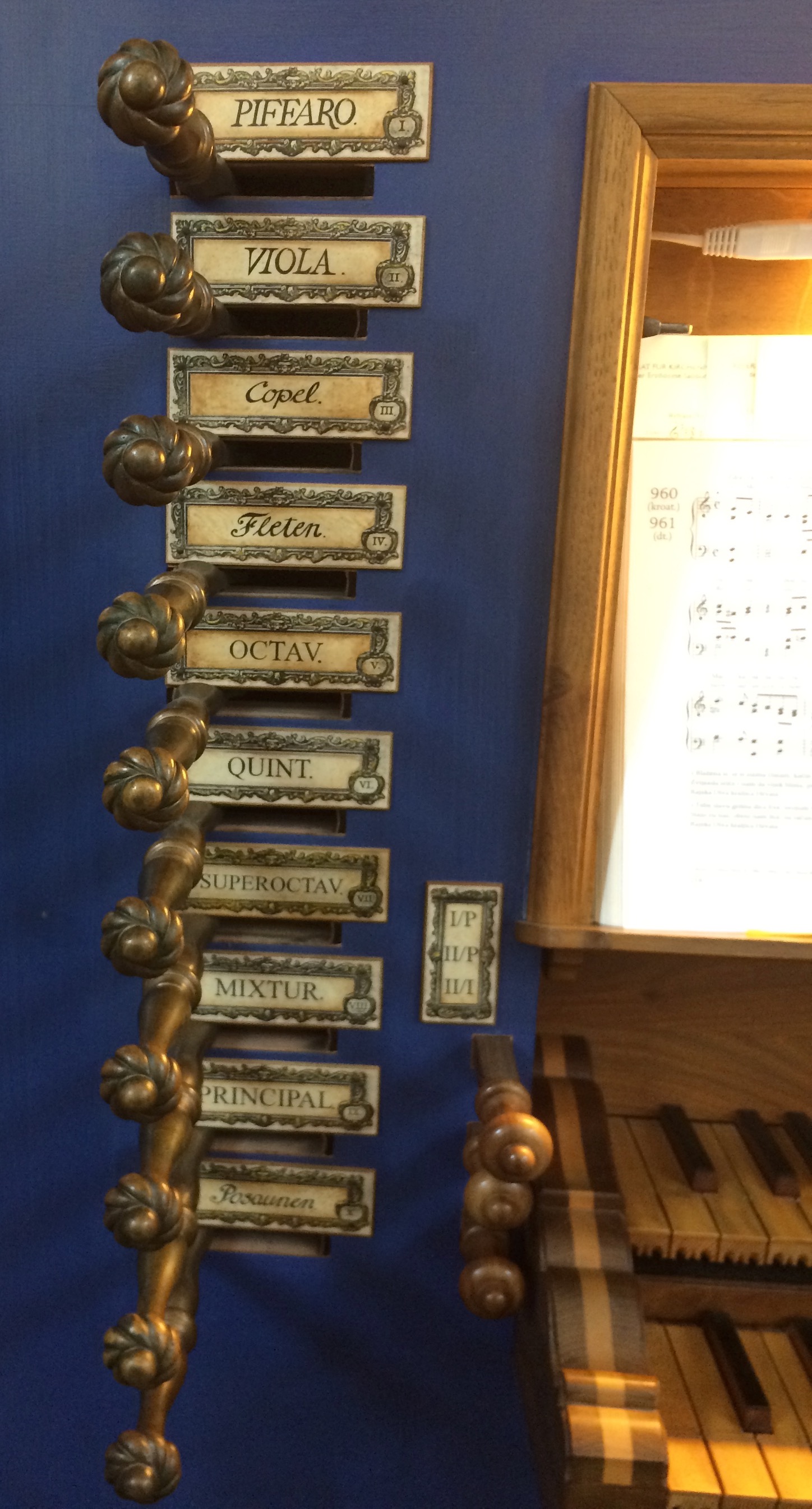 Registerschieber und Koppelzüge linke Seite