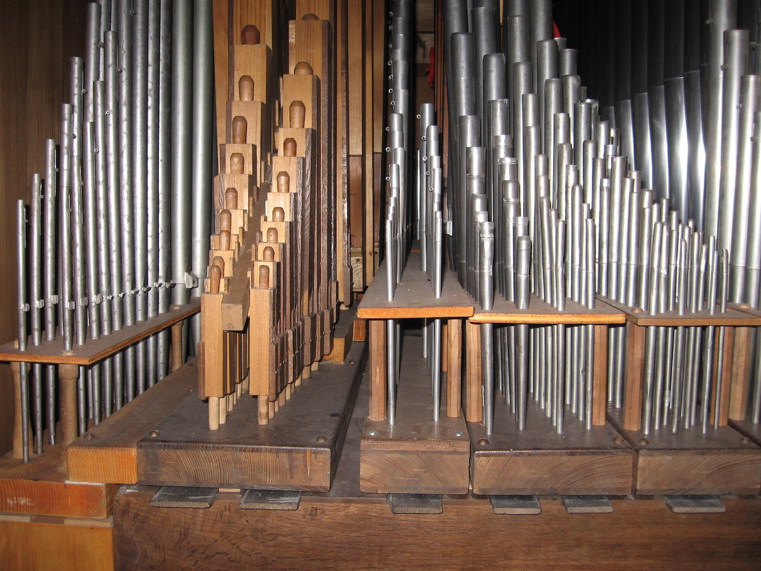 Pfeifenwerk, links das später zugefügte Salicional 8'