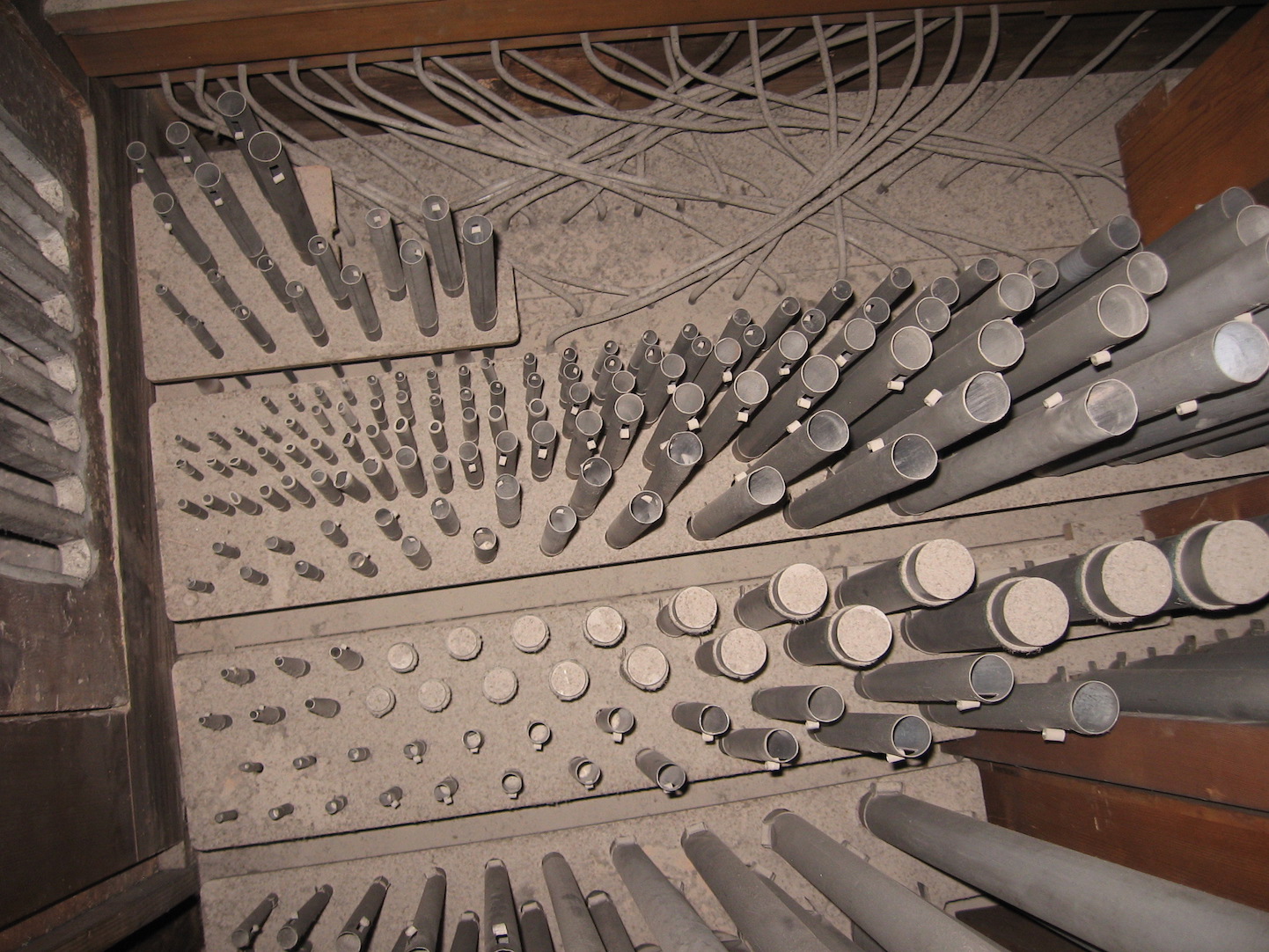 1. Manual mit Verrohrung zur Prospektlade