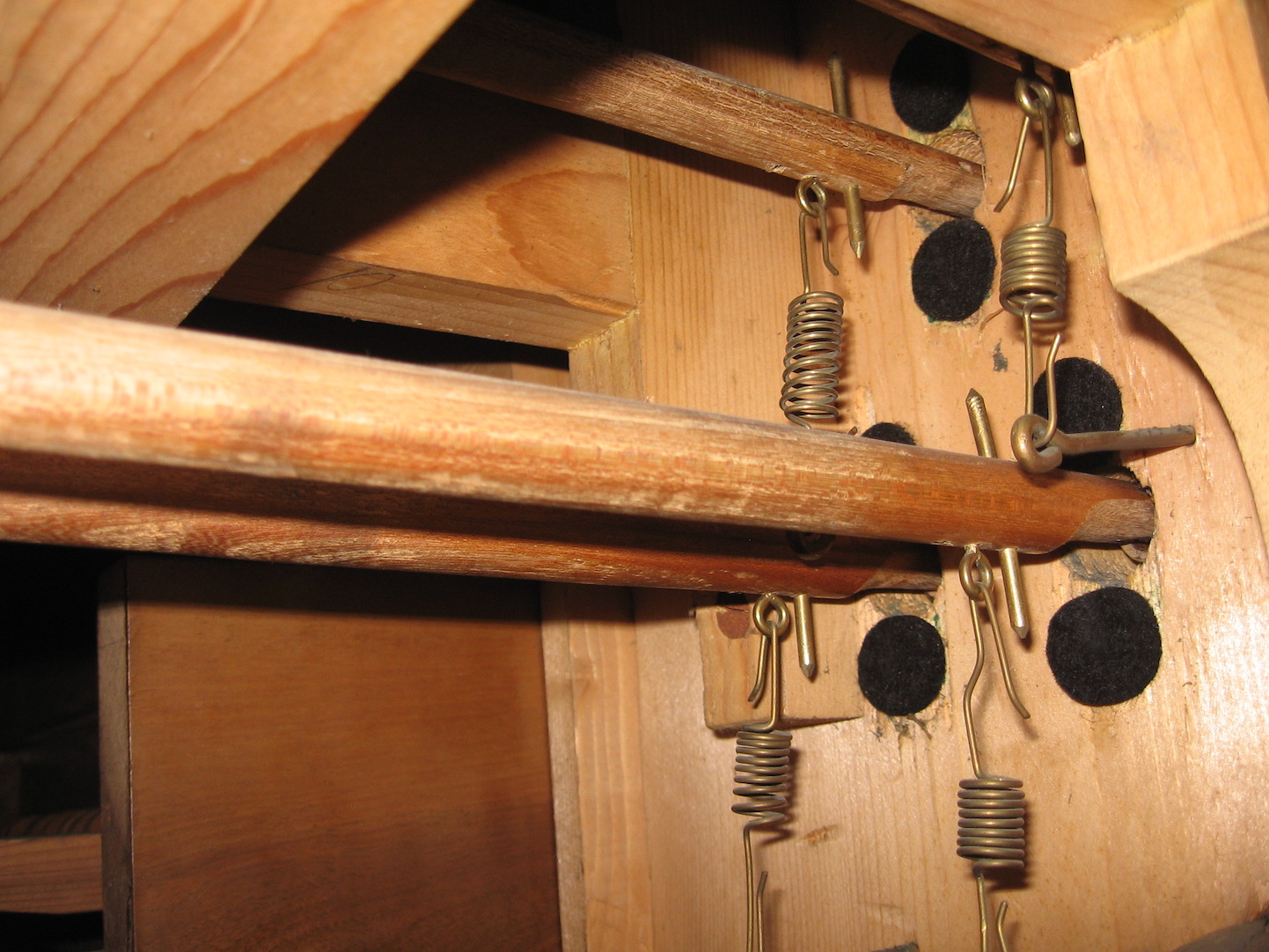 Rückseite der (einhakbaren) Registerzüge