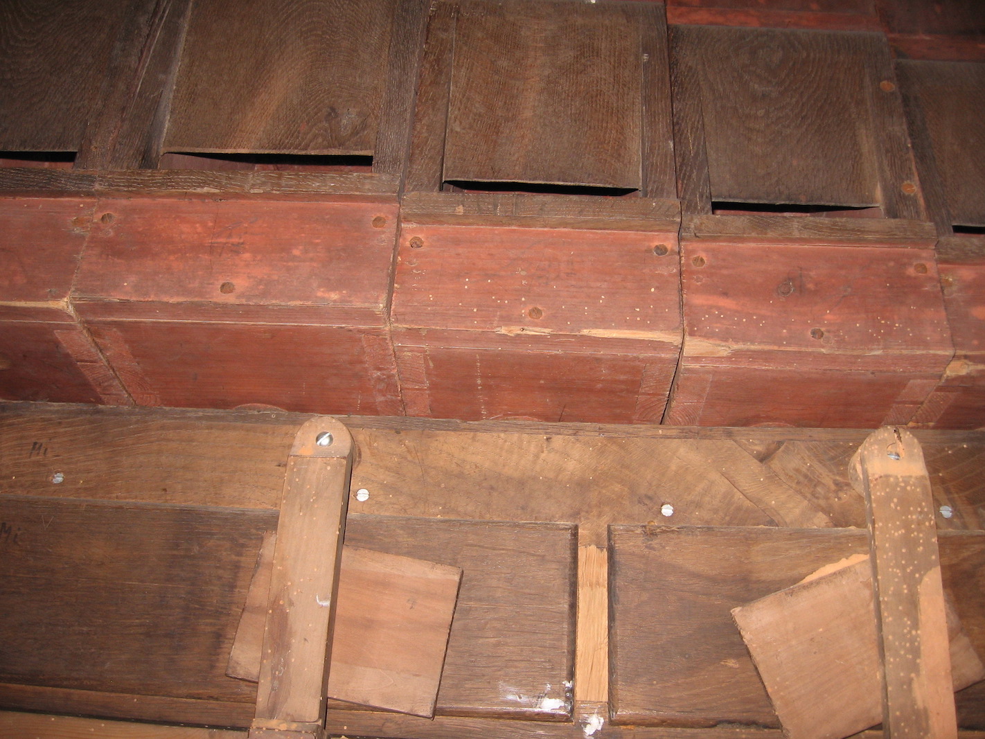 Pedallade mit Anobienbefall