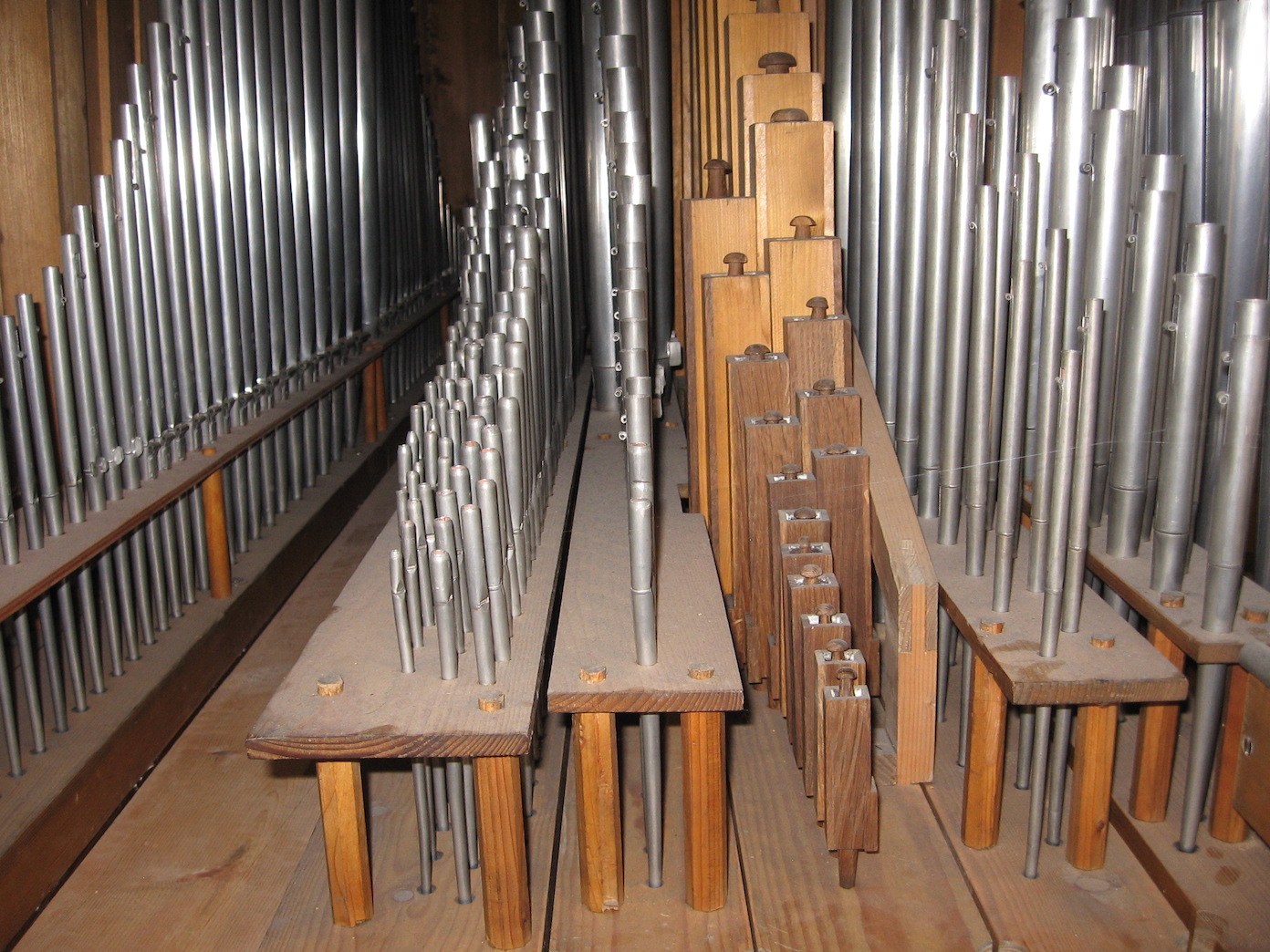 Pfeifenwerk 1. Manual, links Fugara des 2. Manuals