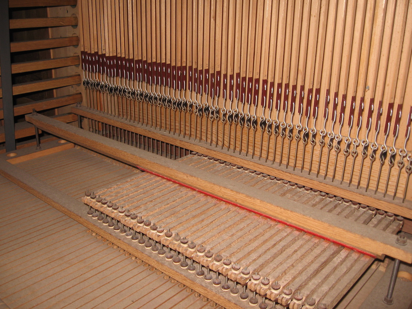 Traktur hinter dem Klaviaturen