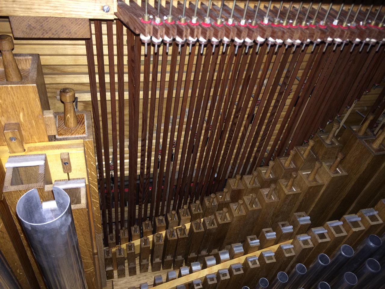 Pfeifenwerk und Wellenbrett nach Sanierung
