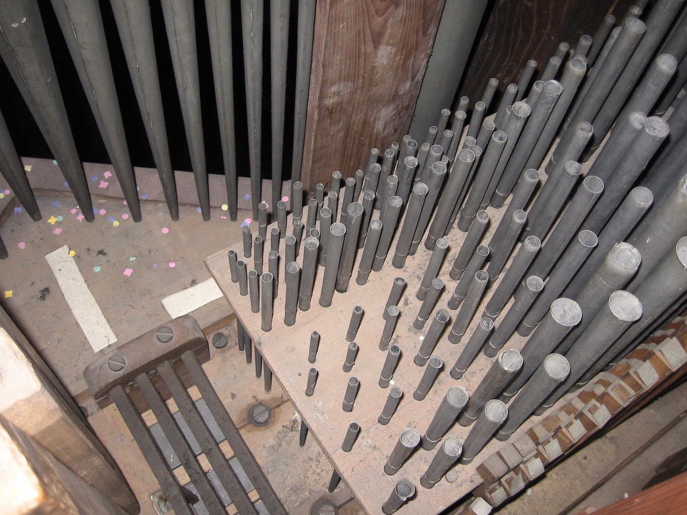 Pfeifenwerk und Mechanik hinter dem Prospekt Pfeifenwerk und Mechanik hinter dem Prospekt